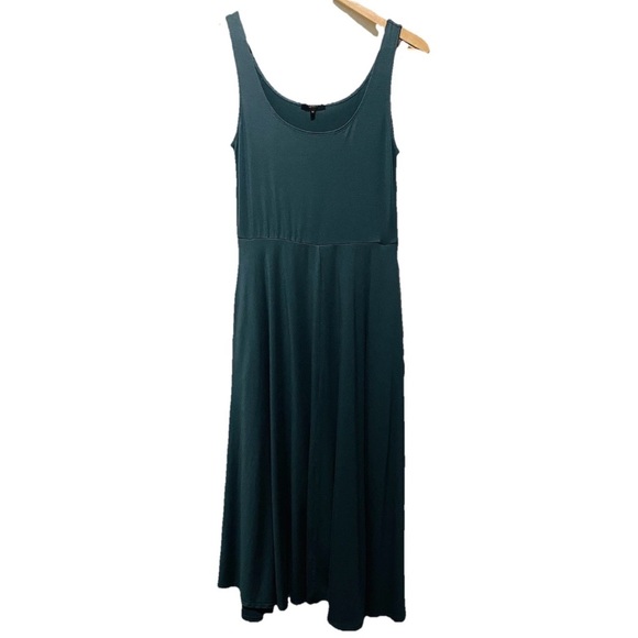 Quince Dresses & Skirts - Quince Women’s Tencel Jersey Fit & Flare Dress Medium Dark Olive - READ
